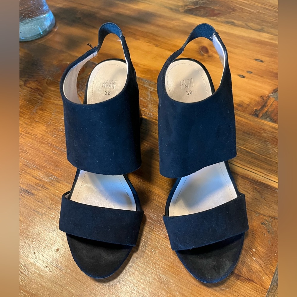 H&M black sling-back shoe - Picture 3 of 7